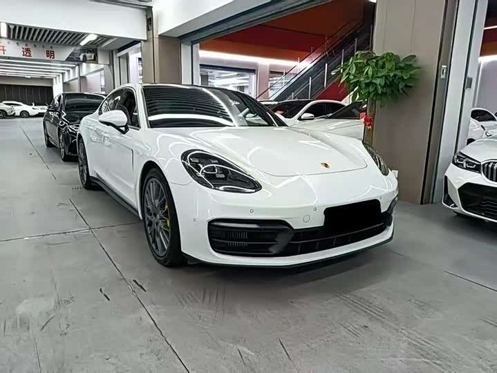 Фото 3 - Porsche Panamera