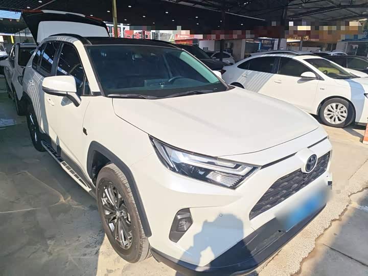 Фото 4 - Toyota RAV4