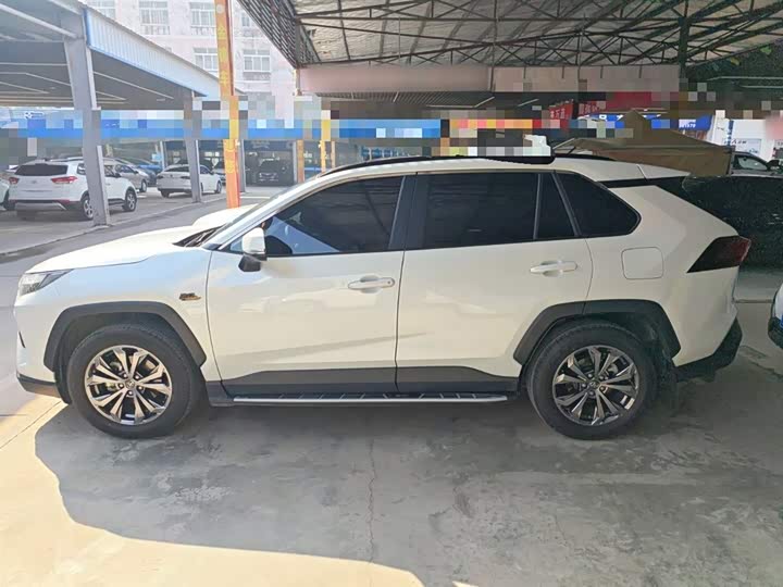 Фото 5 - Toyota RAV4