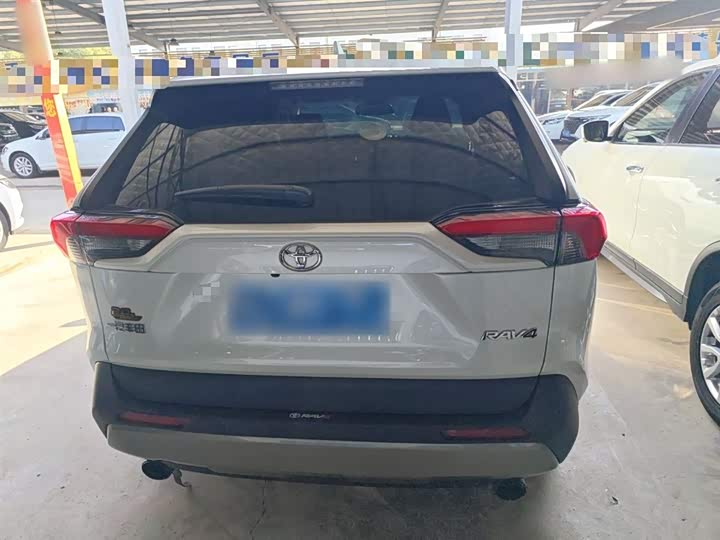 Фото 6 - Toyota RAV4