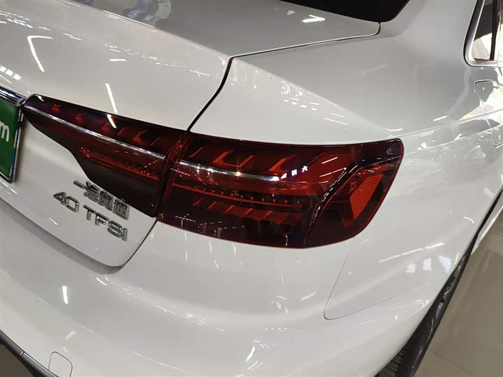 Фото 8 - Audi A4L