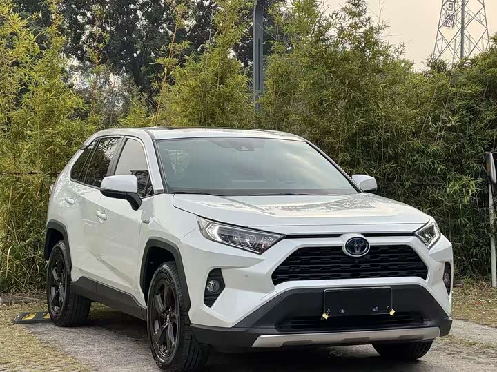 Фото 3 - Toyota RAV4