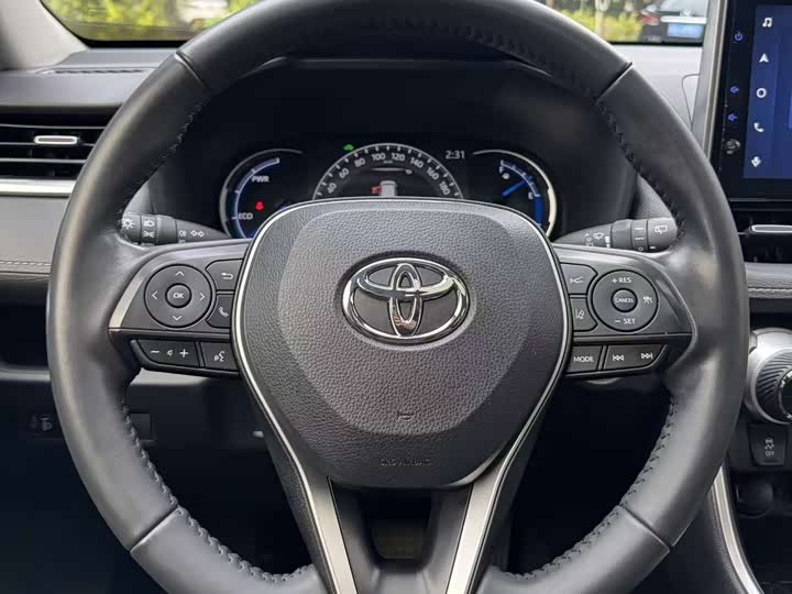 Фото 5 - Toyota RAV4