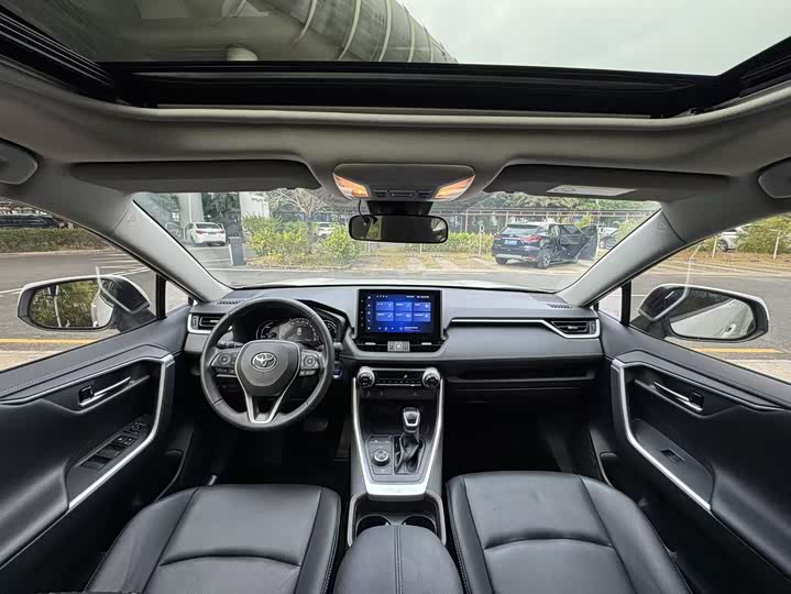 Фото 6 - Toyota RAV4