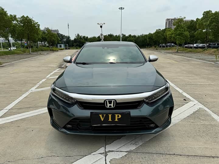 Фото 2 - Honda Inspire