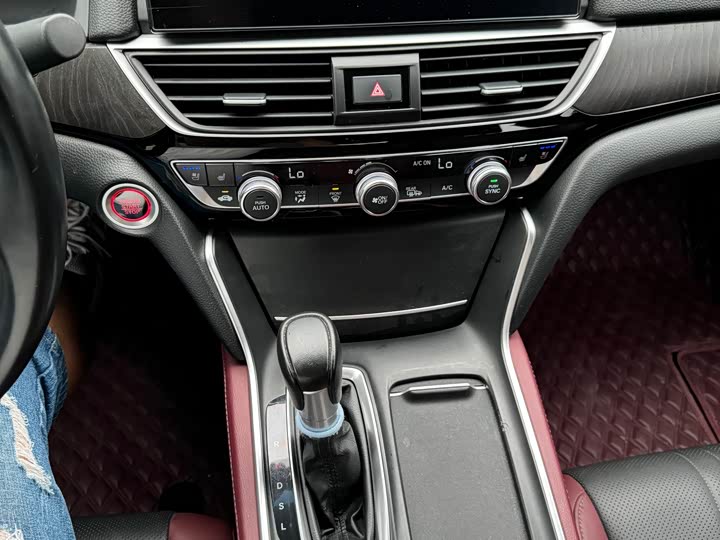 Фото 7 - Honda Inspire