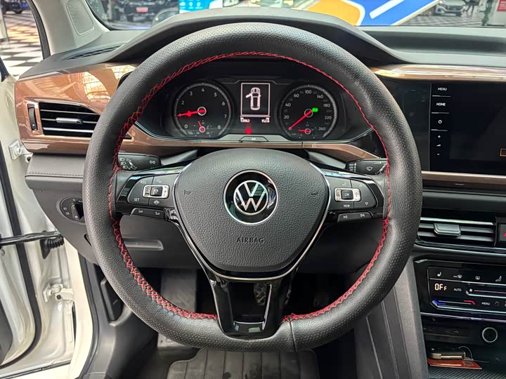 Фото 7 - Volkswagen Tharu