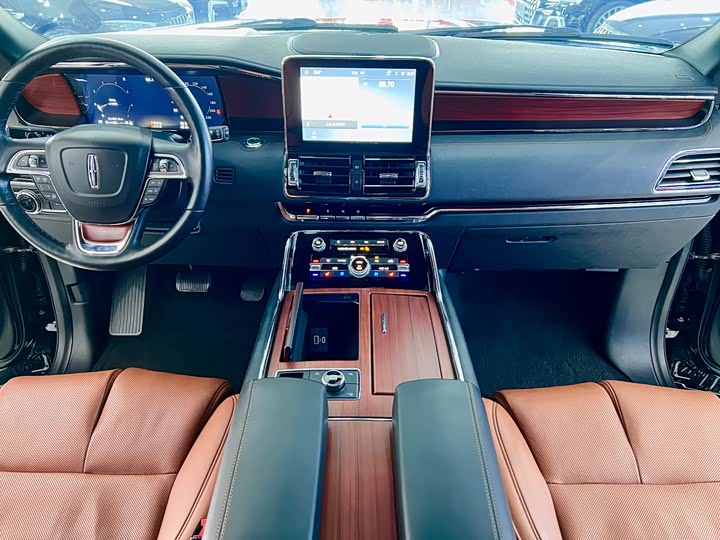 Фото 9 - Lincoln Navigator