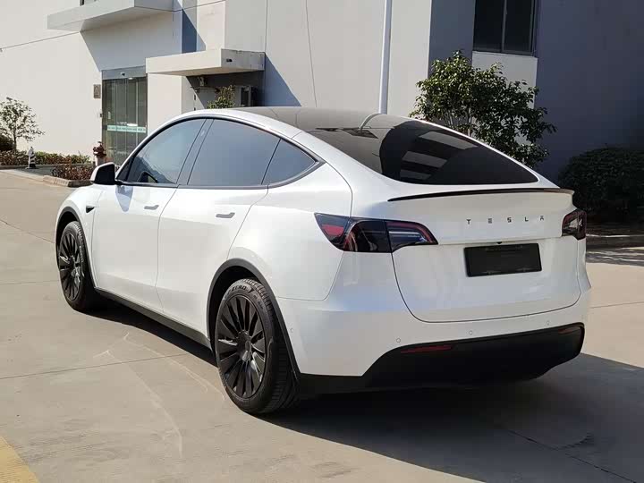 Фото 6 - Tesla Model Y