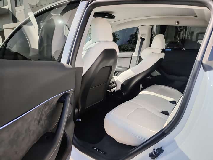 Фото 9 - Tesla Model Y