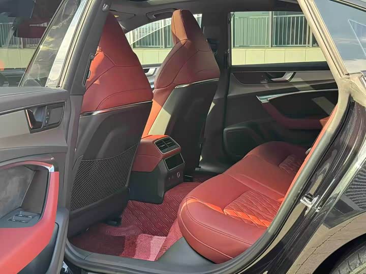 Фото 4 - Audi A7L