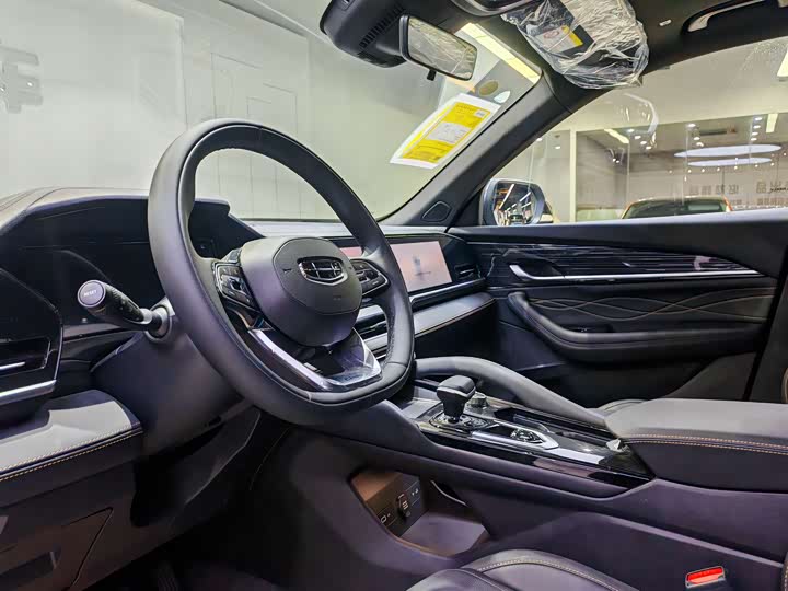 Фото 7 - Geely Monjaro