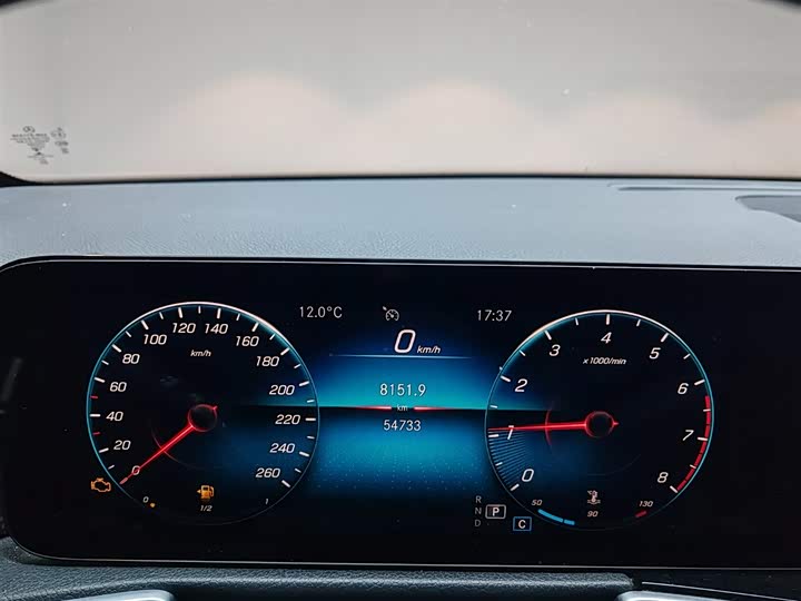 Фото 9 - Mercedes-Benz GLB-Class