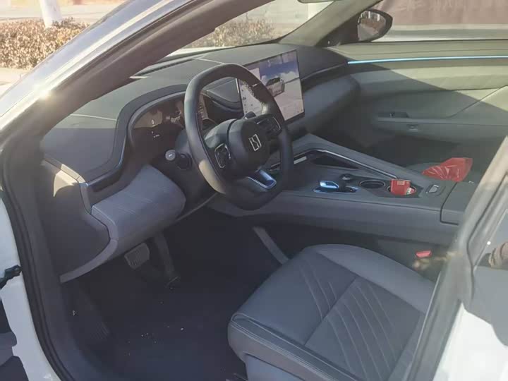 Фото 6 - Zeekr 001