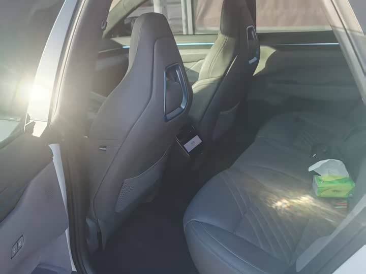 Фото 8 - Zeekr 001