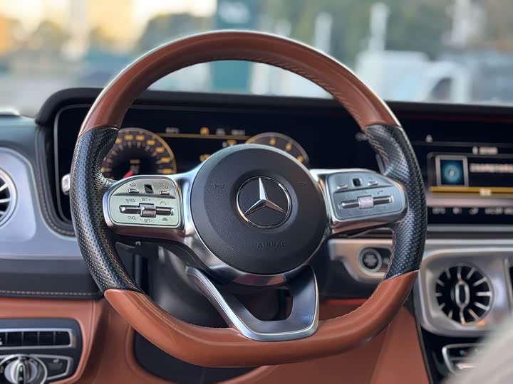 Фото 9 - Mercedes-Benz G-Class