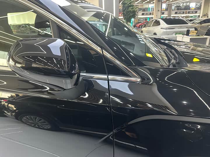 Фото 6 - Geely Okavango L