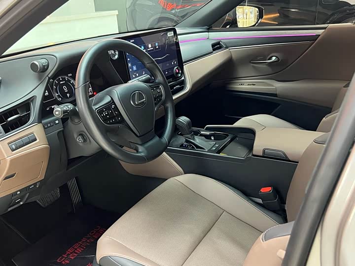 Фото 8 - Lexus ES