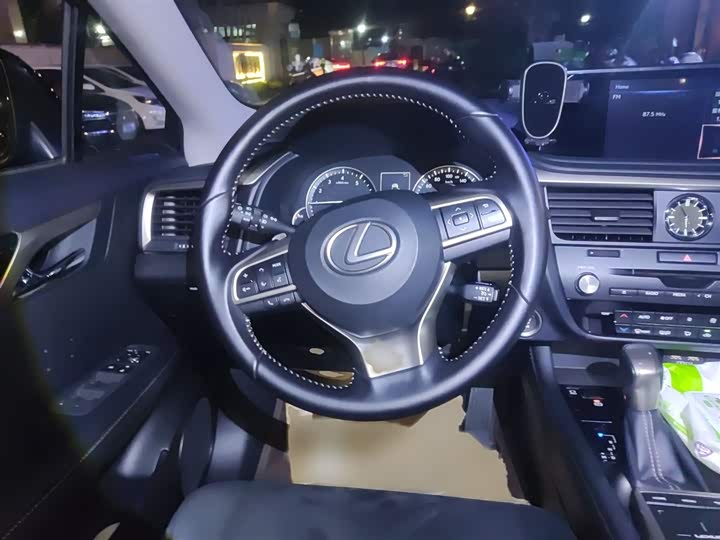 Фото 3 - Lexus RX