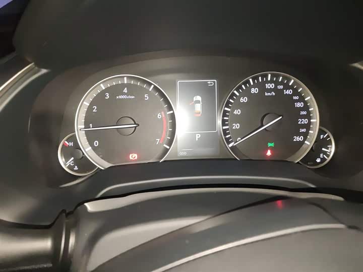 Фото 4 - Lexus RX