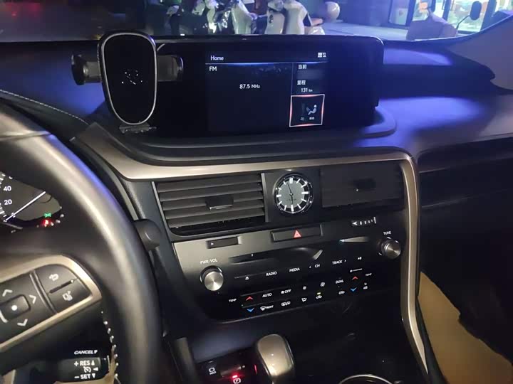 Фото 6 - Lexus RX