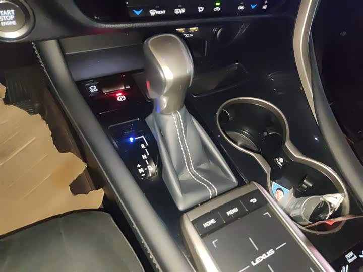 Фото 7 - Lexus RX