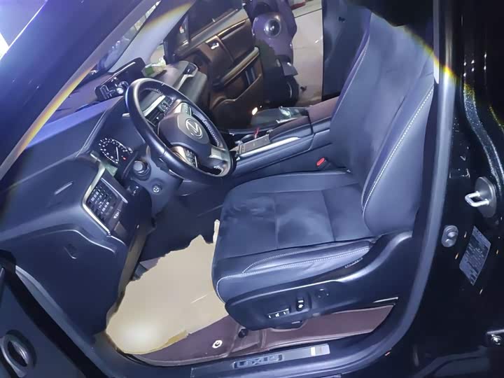 Фото 8 - Lexus RX