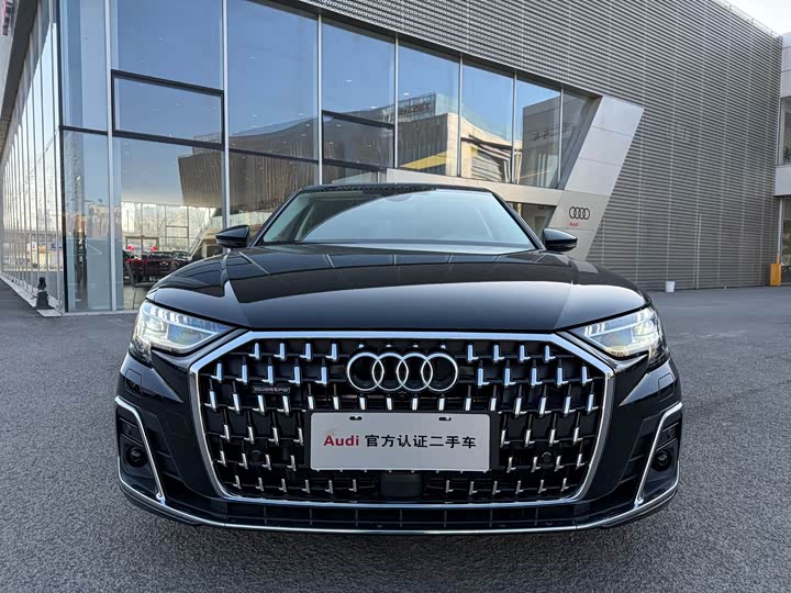 Фото 2 - Audi A8
