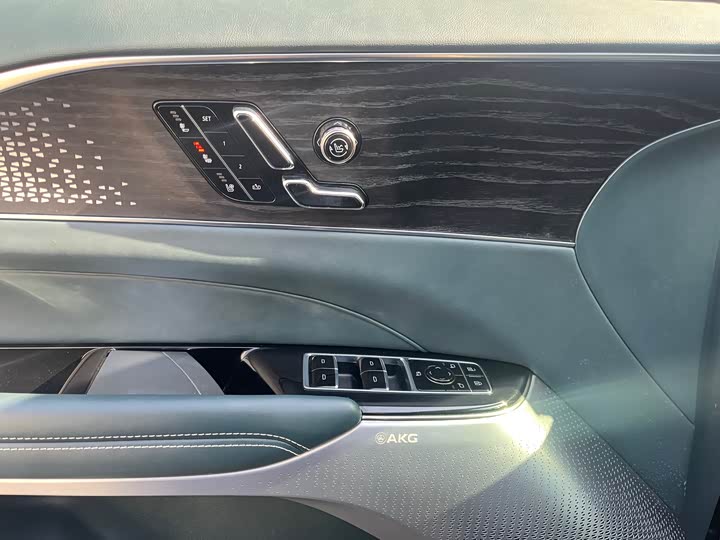 Фото 6 - Cadillac Lyriq