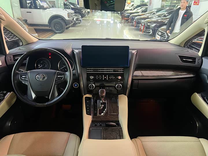 Фото 5 - Toyota Vellfire