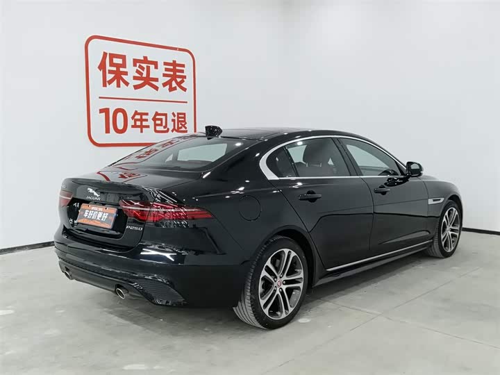 Фото 2 - Jaguar XE L