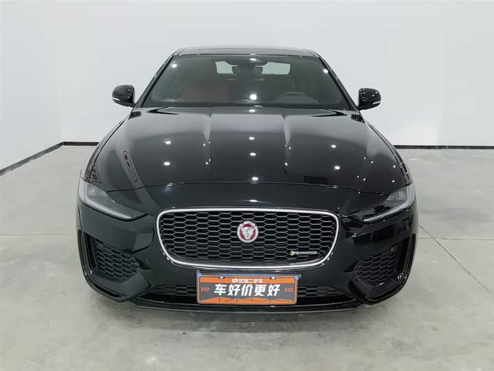 Фото 3 - Jaguar XE L