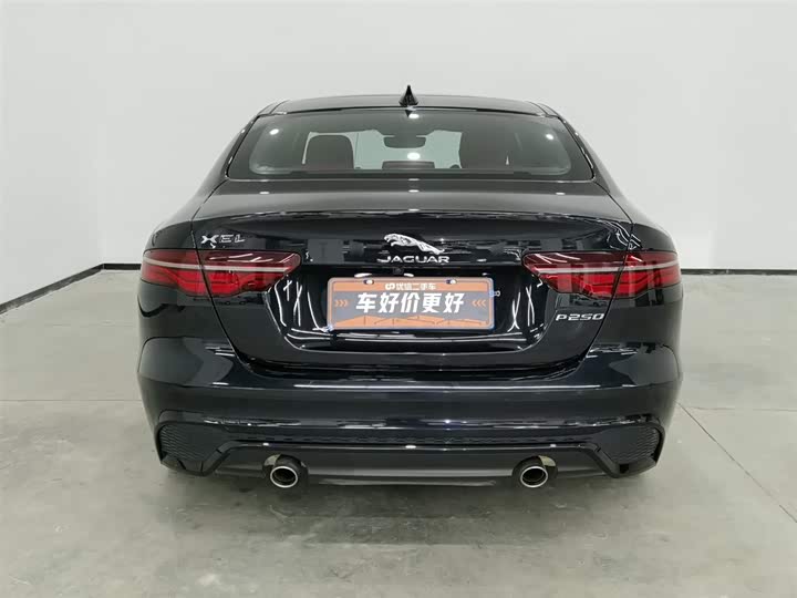 Фото 4 - Jaguar XE L