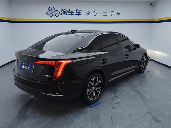 Фото 3 - Hongqi E-QM5