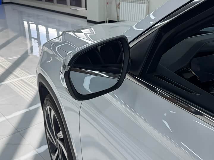 Фото 6 - Geely Monjaro