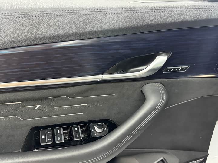 Фото 7 - Geely Monjaro