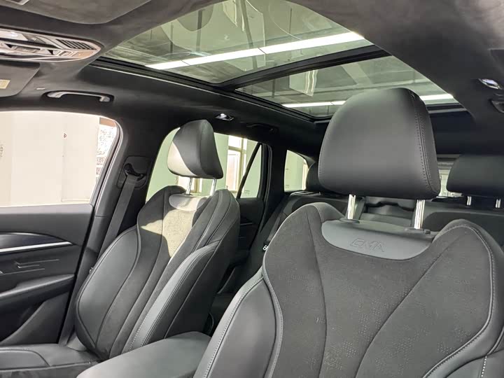 Фото 9 - Geely Monjaro