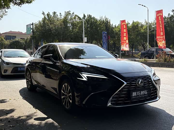 Фото 3 - Lexus ES