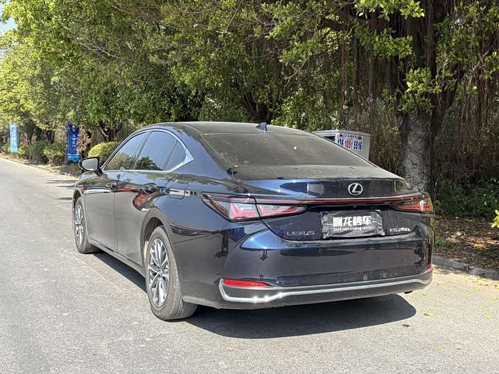 Фото 7 - Lexus ES