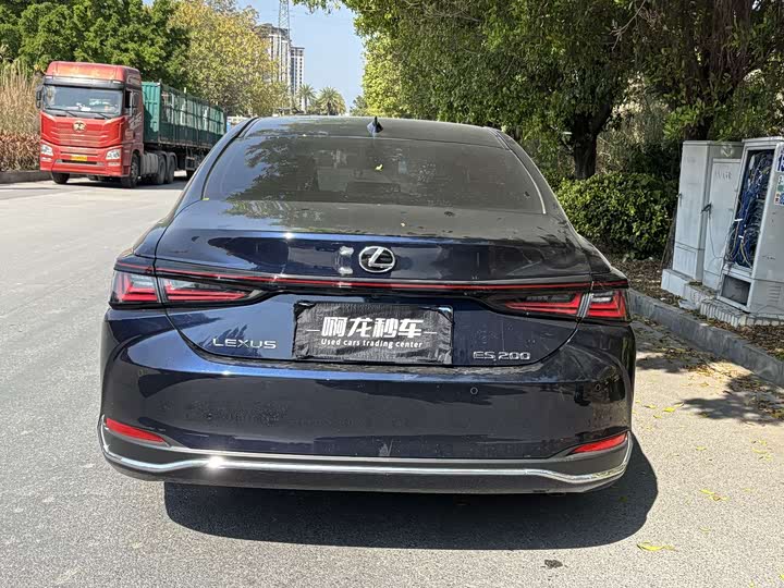 Фото 9 - Lexus ES