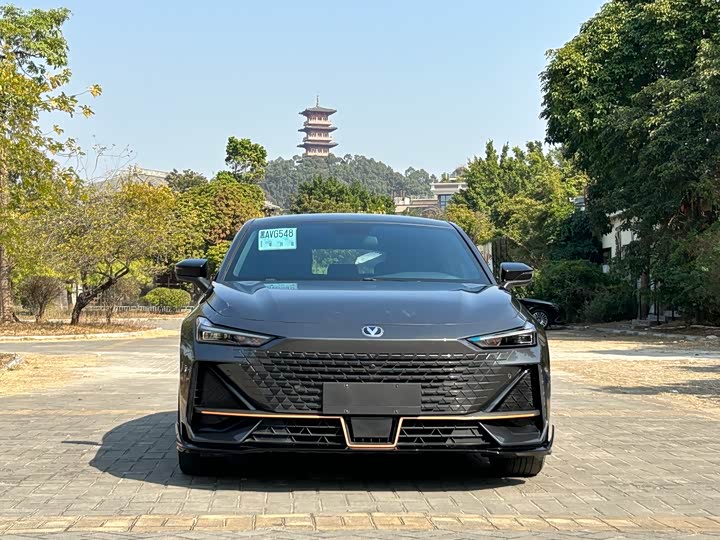 Фото 2 - Changan UNI-V