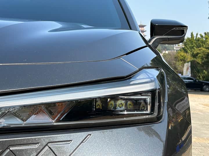 Фото 4 - Changan UNI-V