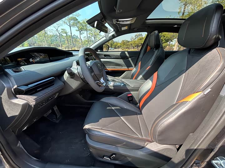 Фото 6 - Changan UNI-V