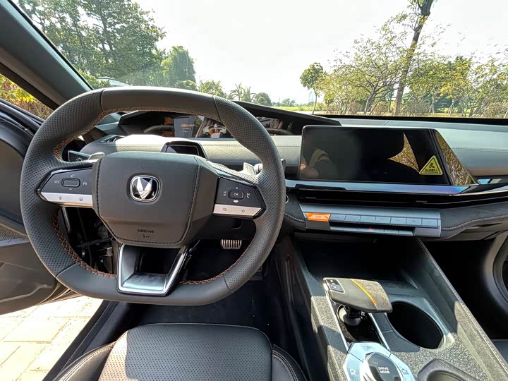 Фото 8 - Changan UNI-V