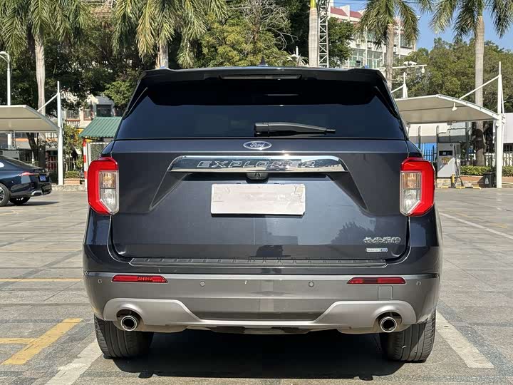 Фото 6 - Ford Explorer