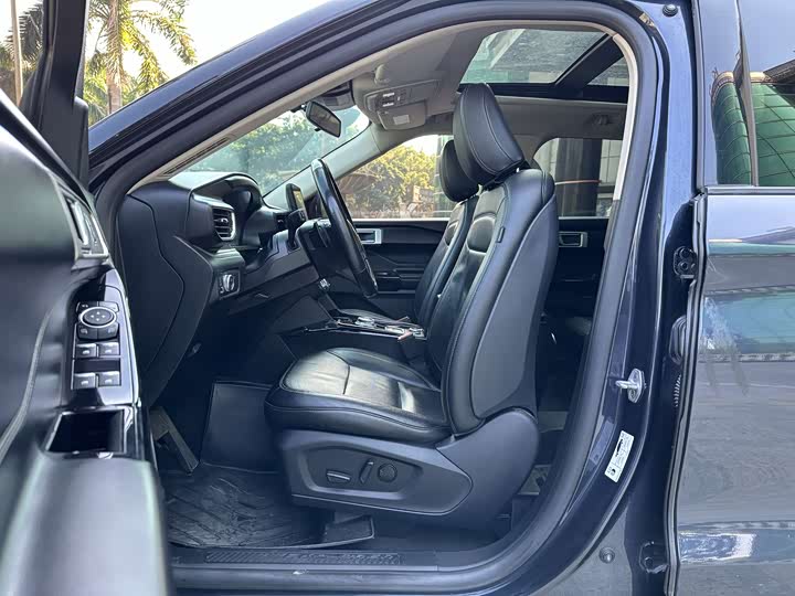 Фото 8 - Ford Explorer