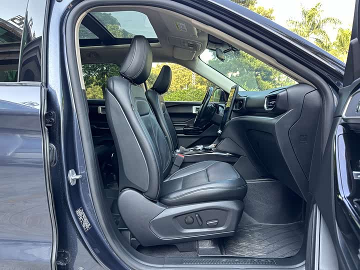 Фото 9 - Ford Explorer