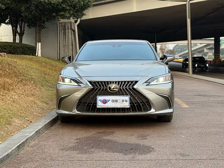 Фото 2 - Lexus ES