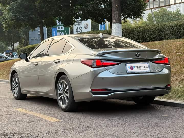 Фото 4 - Lexus ES