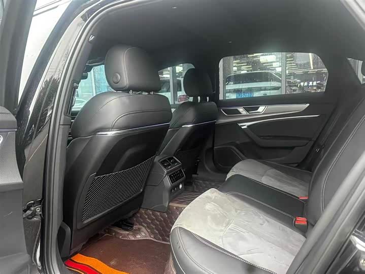 Фото 4 - Audi A6L